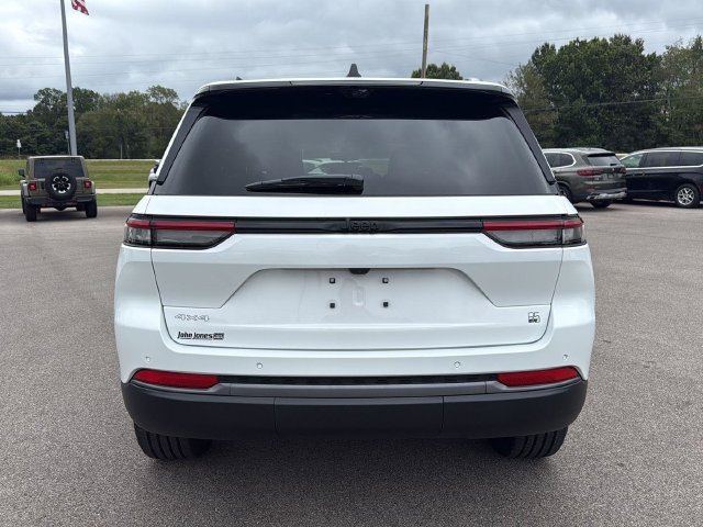 New 2026 Bright White Clear-Coat Exterior Paint Jeep  image 19