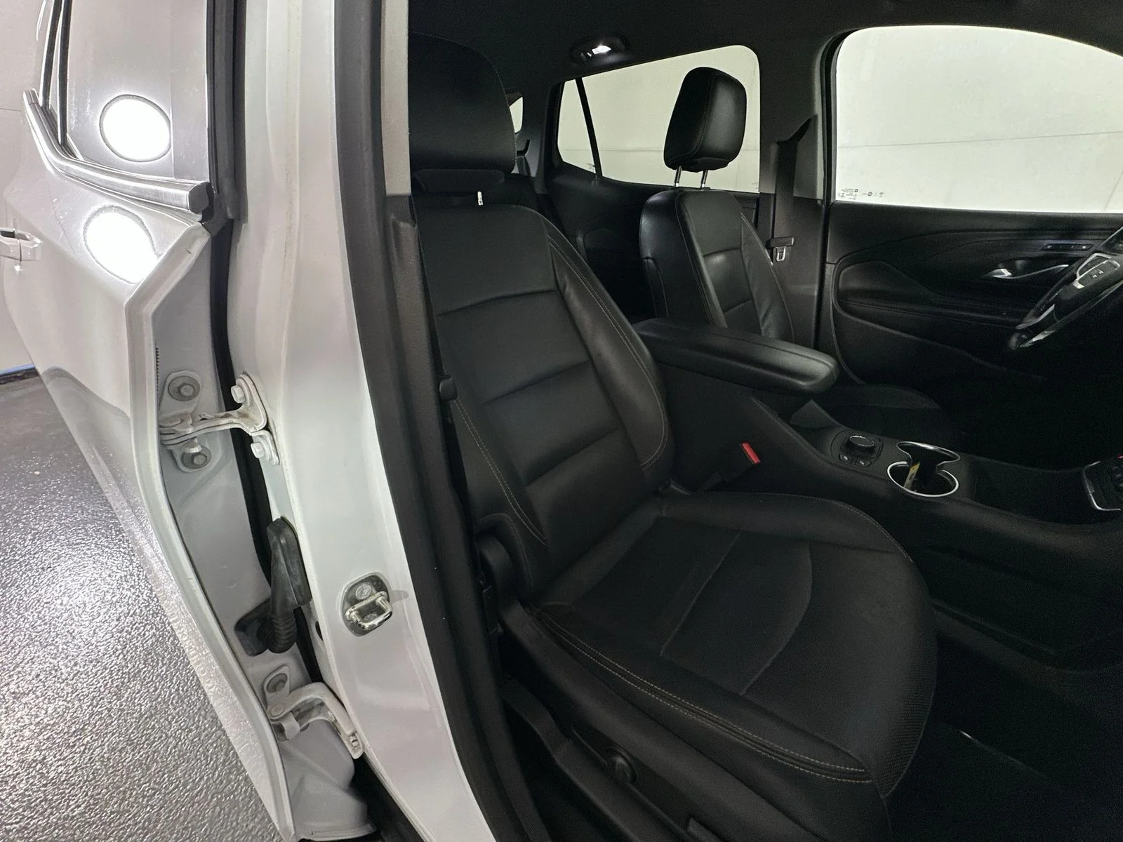Used 2018 White GMC SLT image 27