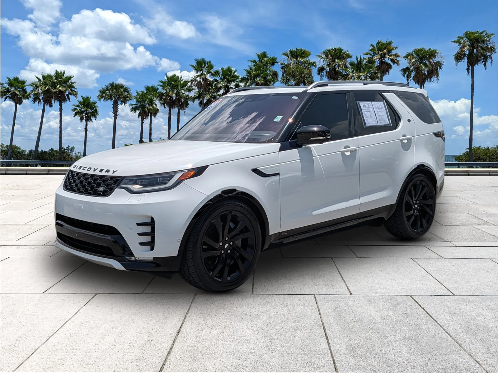 Used 2021 Fuji White Land Rover S R-Dynamic image 3