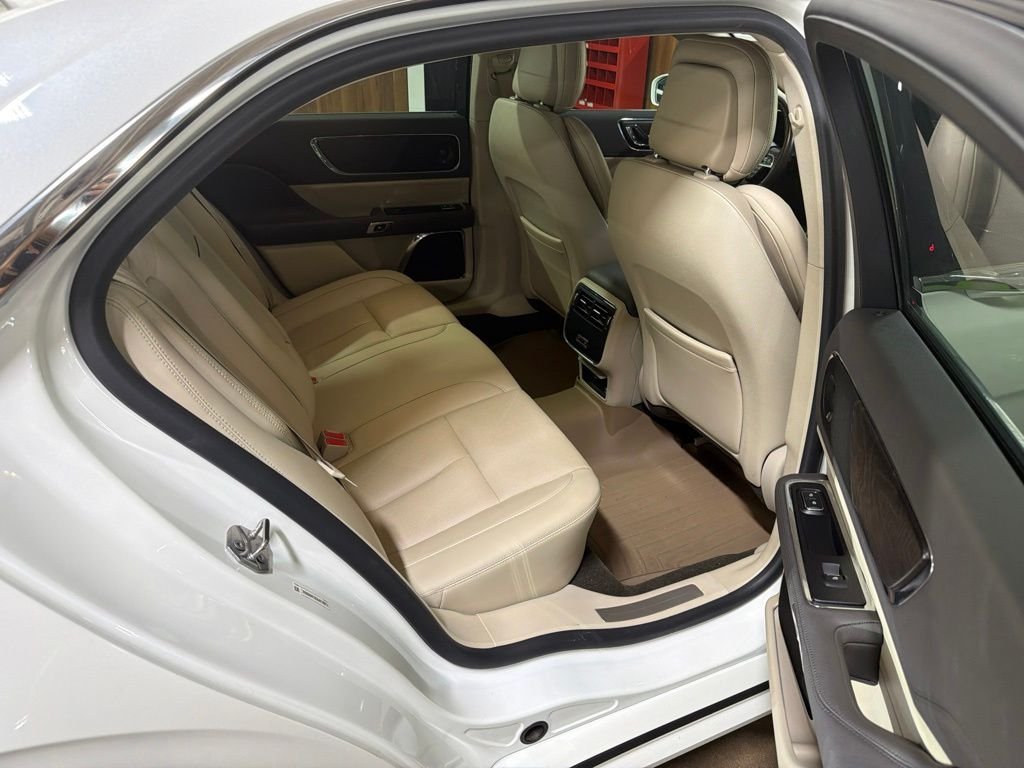 Used 2020 White Lincoln Standard image 8