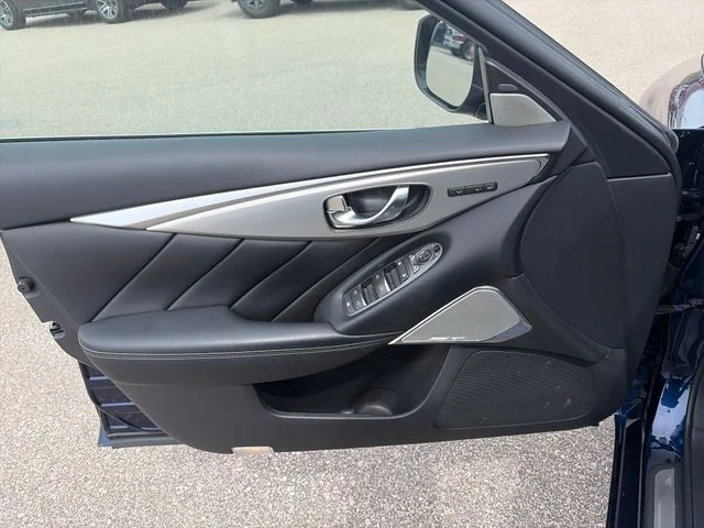 Used 2022 Grand Blue INFINITI LUXE image 17