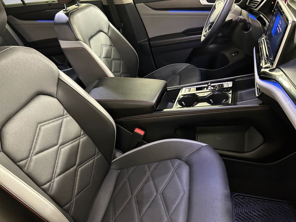 Used 2024  Volkswagen 2.0T Peak Edition SEL image 14