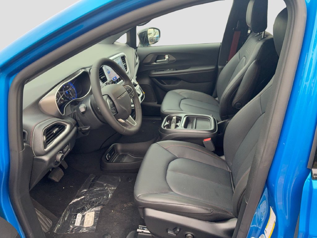 New 2027 Hydro Blue Pearl-Coat Exterior Paint Chrysler Select image 9