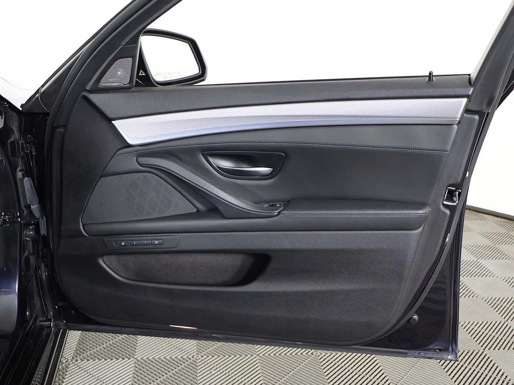 Used 2015 Carbon Black Metallic BMW 550i image 25
