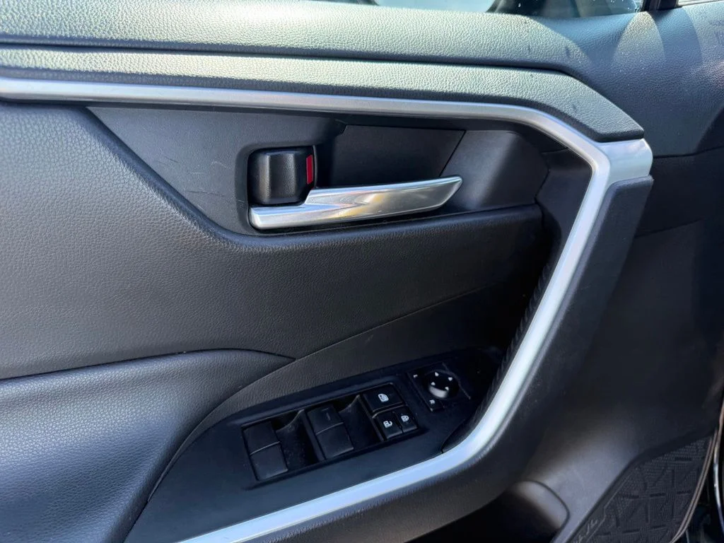 Used 2021 Black Toyota XLE image 5