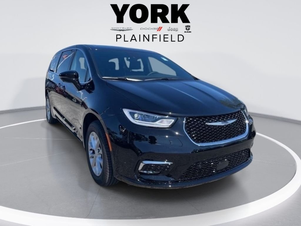 New 2026 Diamond Black Crystal Pearl-Coat Exterior Paint Chrysler Limited image 7