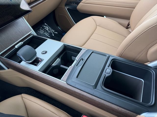 New 2026 Eiger Grey Land Rover SE image 24