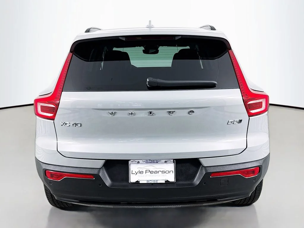 2026 Volvo XC40 Plus - Photo 10