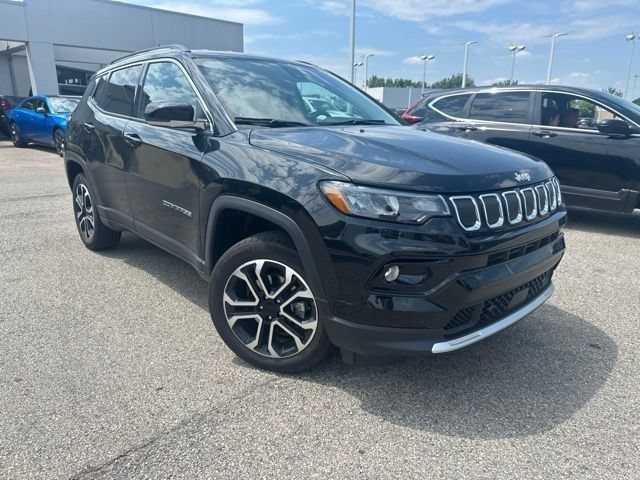 Used 2022 Diamond Black Crystal Pearlcoat Jeep Limited image 3