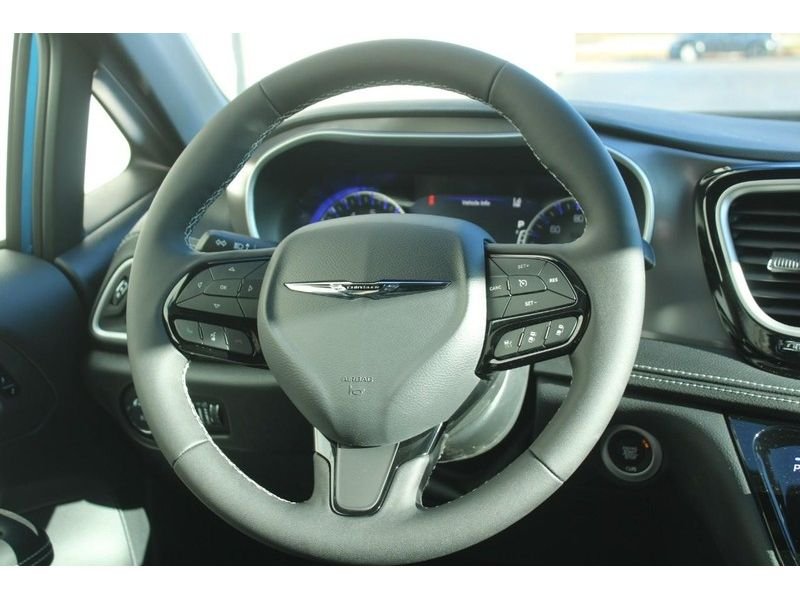 New 2026 Hydro Blue Pearl-Coat Exterior Paint Chrysler Select image 12