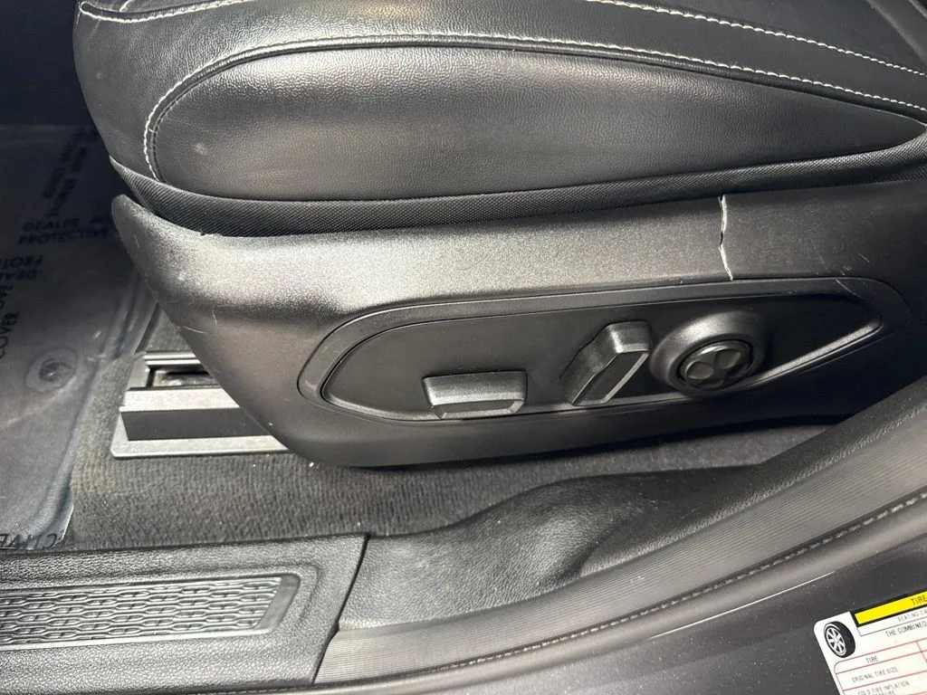 Used 2022 Gray Jeep Limited image 18