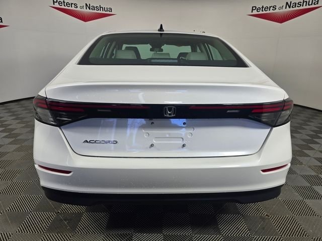 New 2026 Platinum White Pearl Honda SE image 6