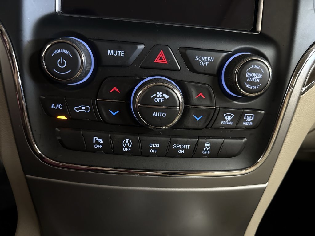 Used 2018 Velvet Jeep Limited image 27