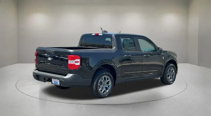 New 2026 Shadow Black Ford XLT image 5