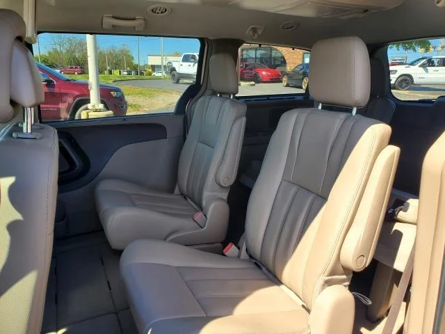Used 2015 Cashmere/Sandstone Pearlcoat Chrysler Touring image 23