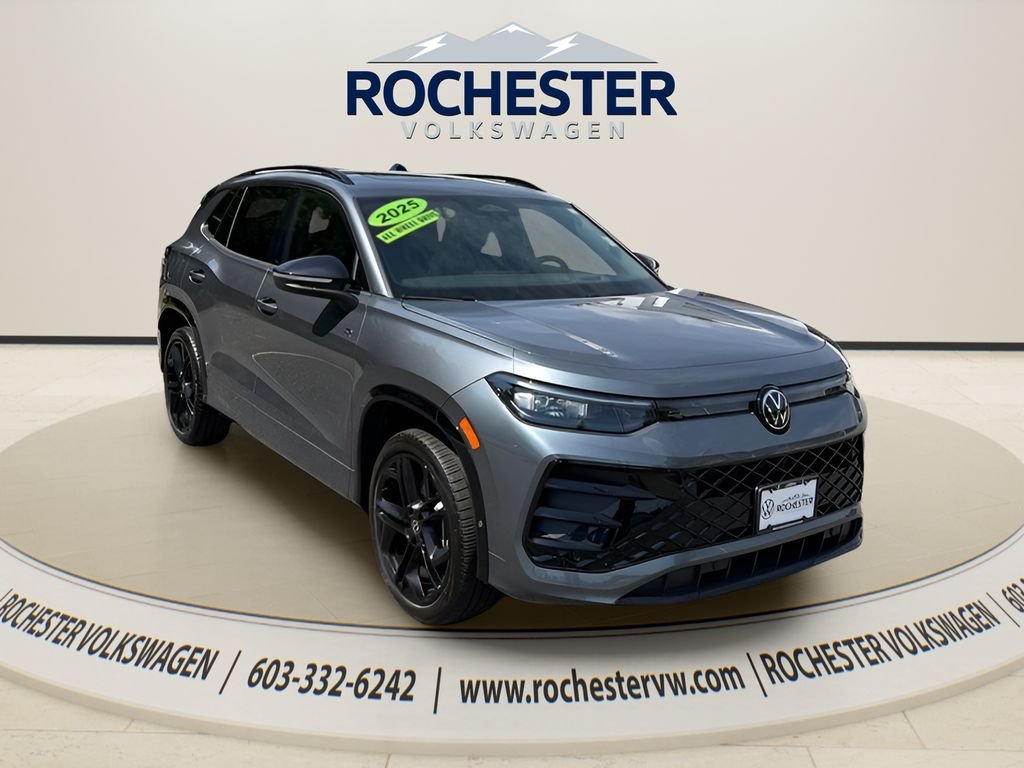 Used 2025 Platinum Gray Metallic Volkswagen 2.0T SE R-Line Black image 8