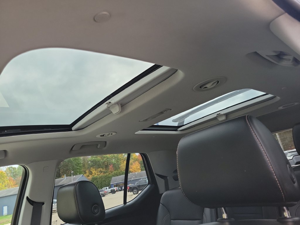 Used 2018 GRAPHITE METALLIC Chevrolet Premier image 34