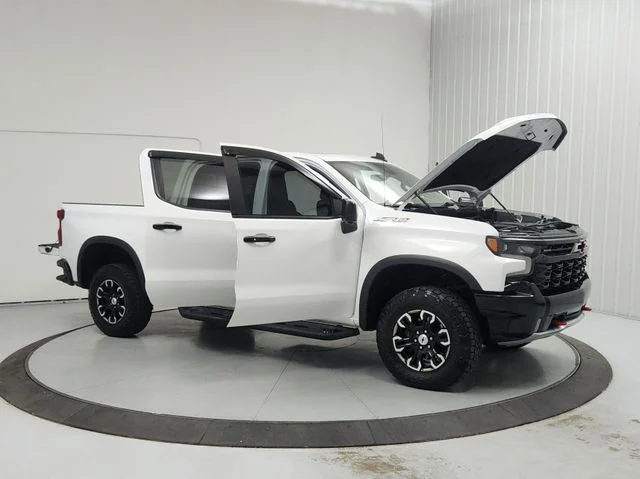 Used 2022 White Chevrolet ZR2 image 9