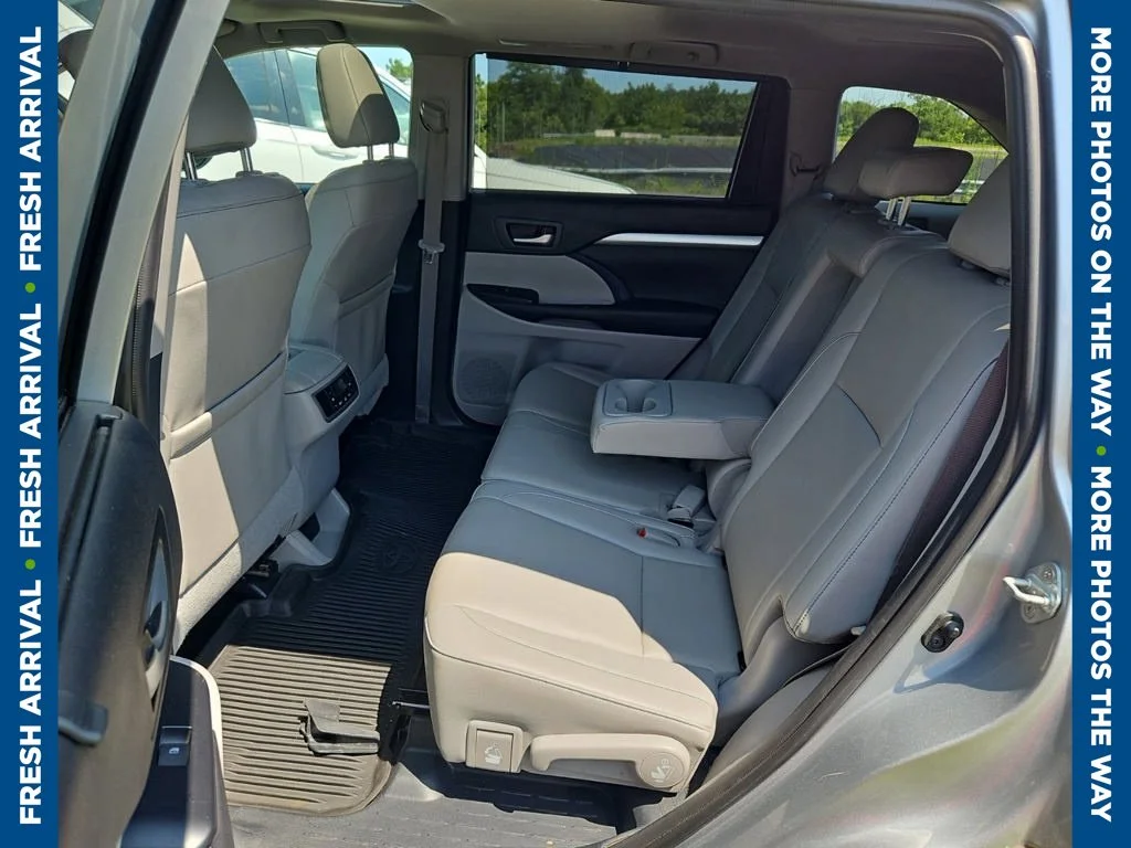 Used 2019 Silver Toyota XLE image 9