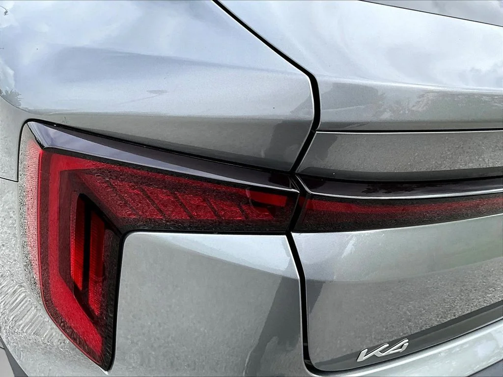 2025 Kia K4 LXS - Photo 25