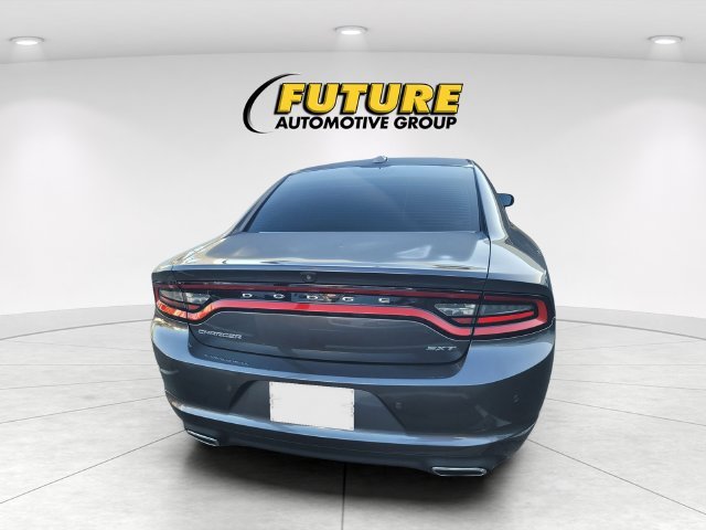 Used 2018 Gray Dodge SXT image 4