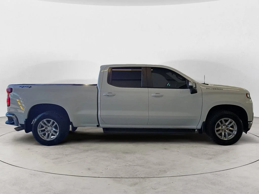 Used 2019 White Chevrolet LT image 4