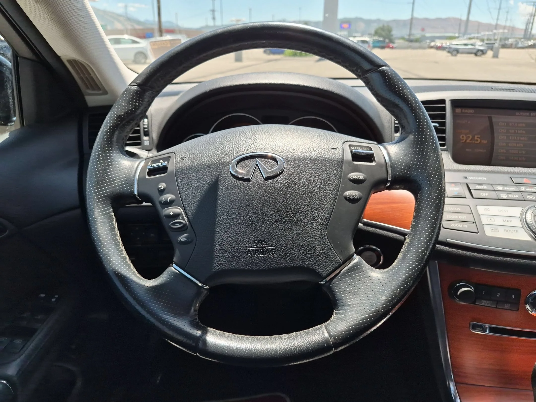 Used 2007 Black Obsidian INFINITI x image 17
