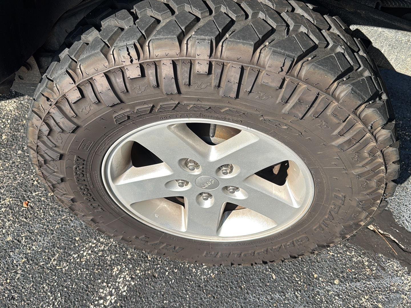 Used 2016 Black Clearcoat Jeep Sport image 11