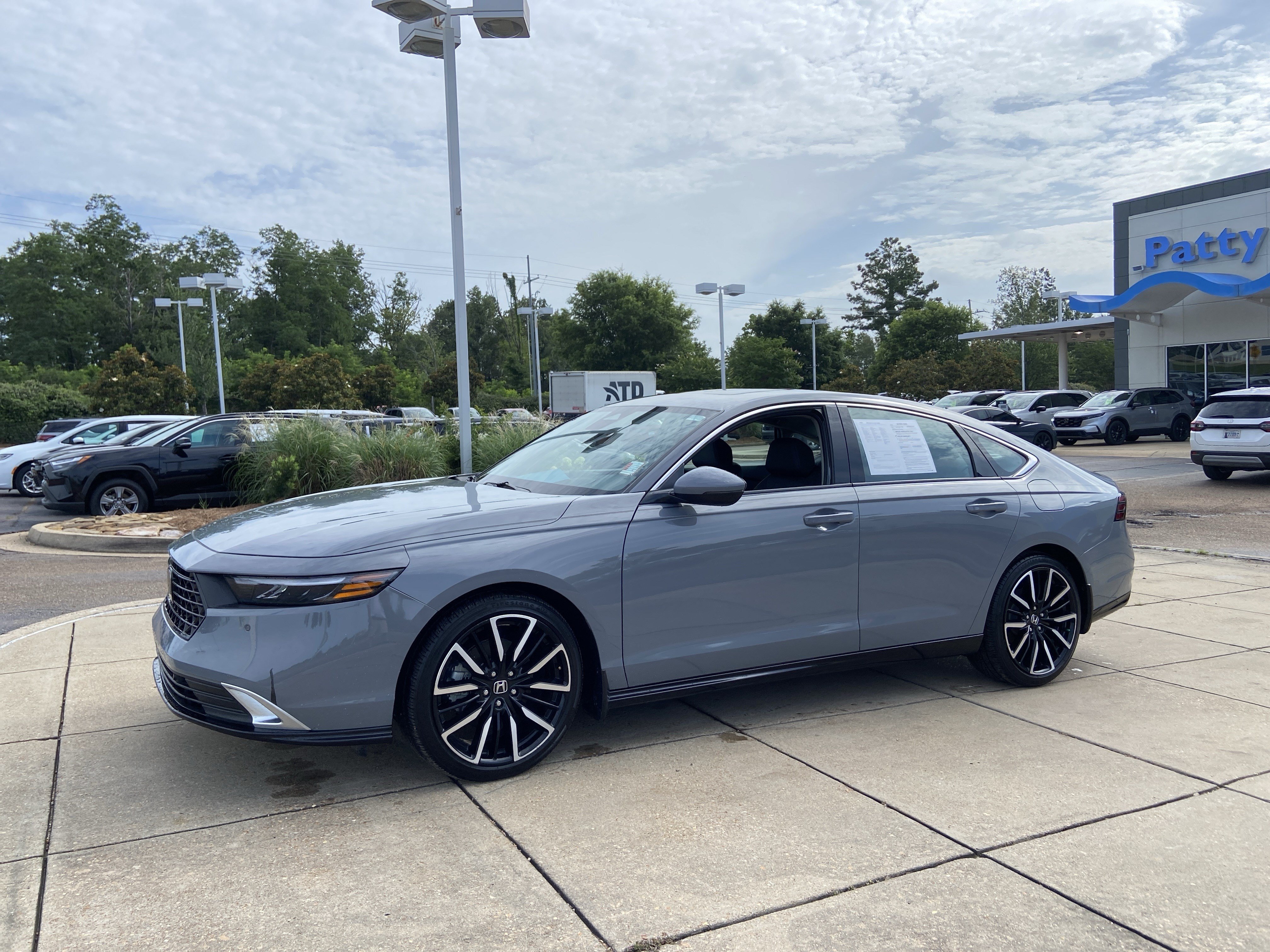 Used 2023 Urban Gray Pearl Honda Touring image 6