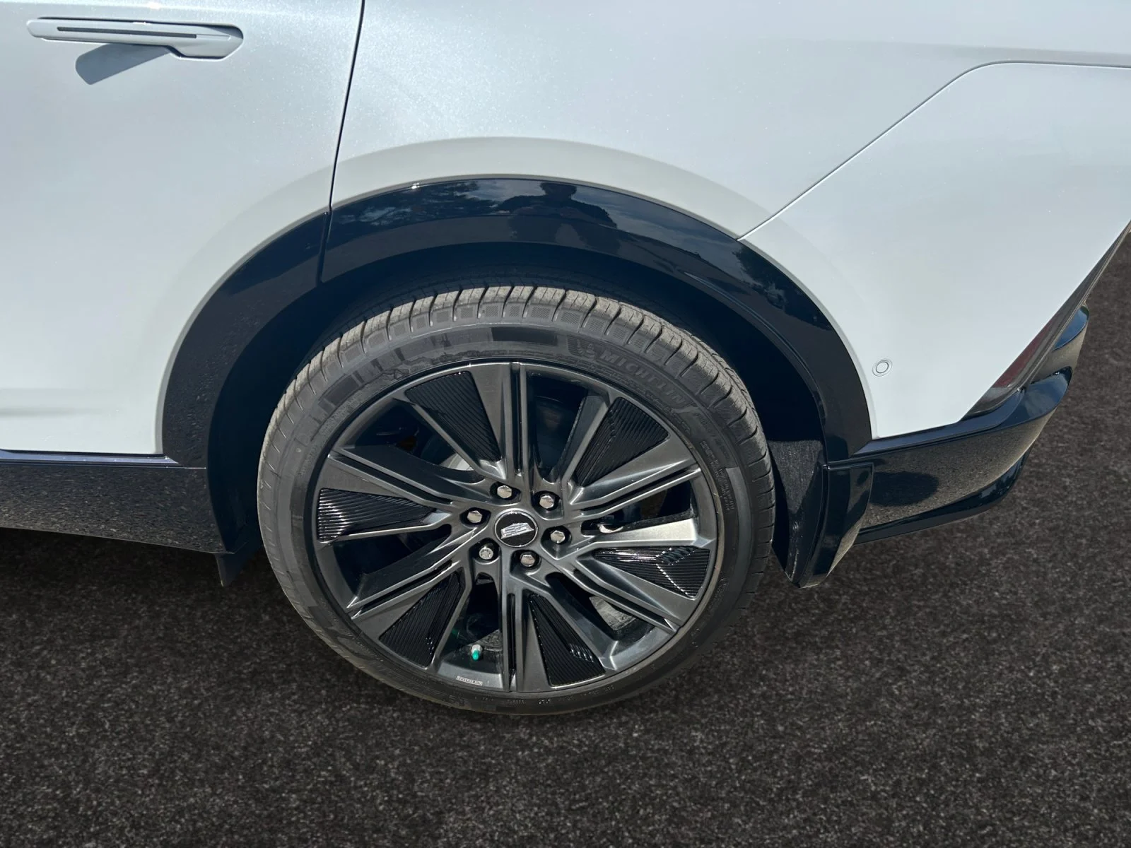 New 2026 Vibrant White Tricoat Cadillac Signature Sport image 9