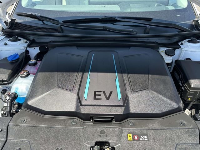 Used 2024 White Hyundai Limited image 13