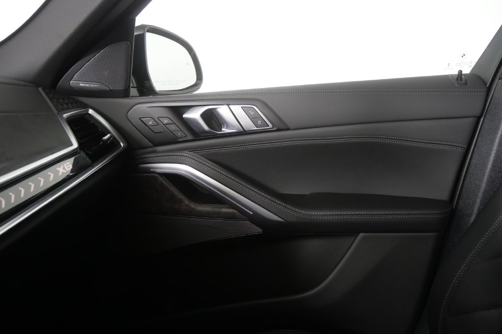 New 2027 Black Sapphire Metallic BMW xDrive40i image 24