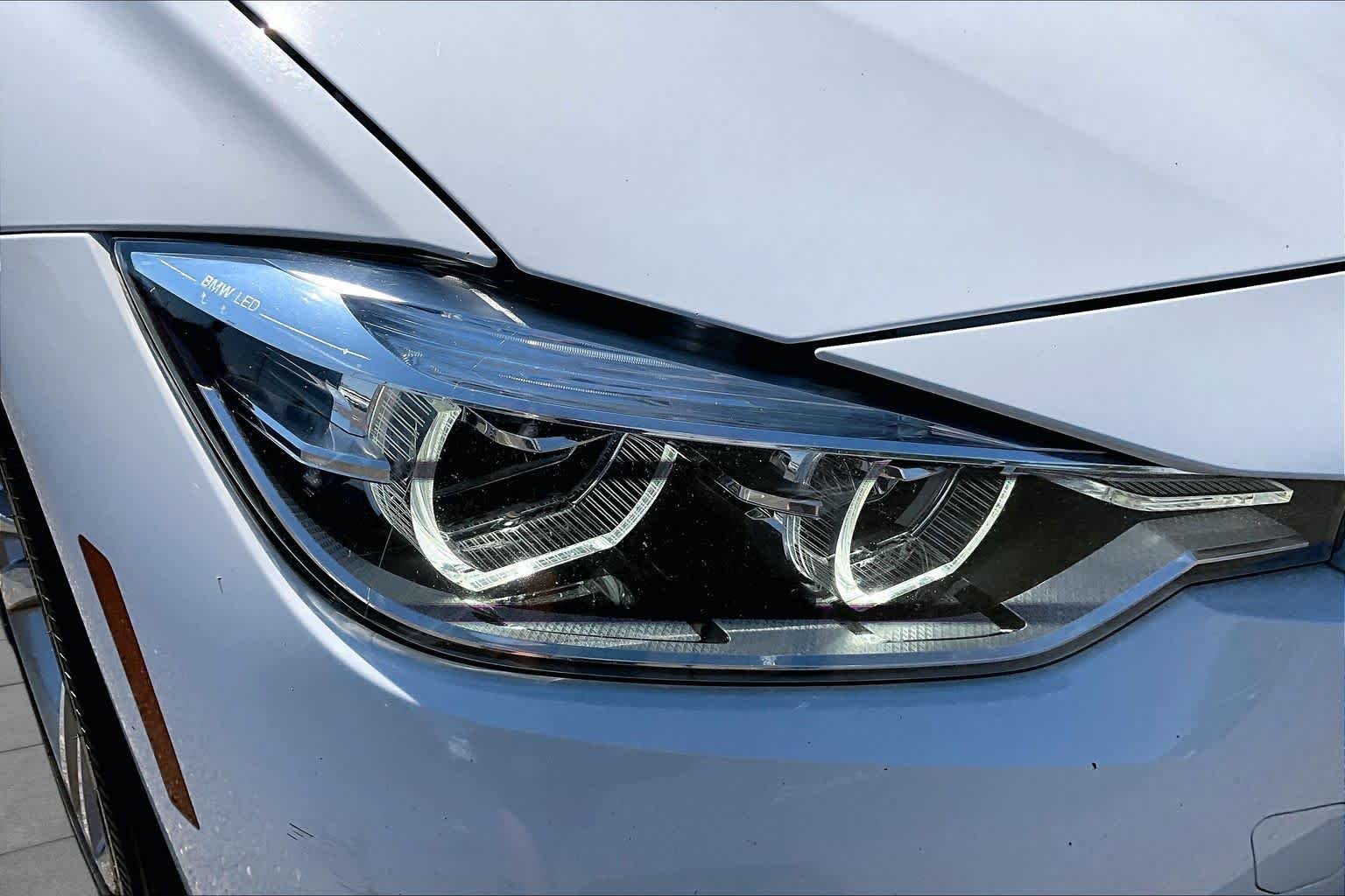 Used 2018 Alpine White BMW 330i image 27