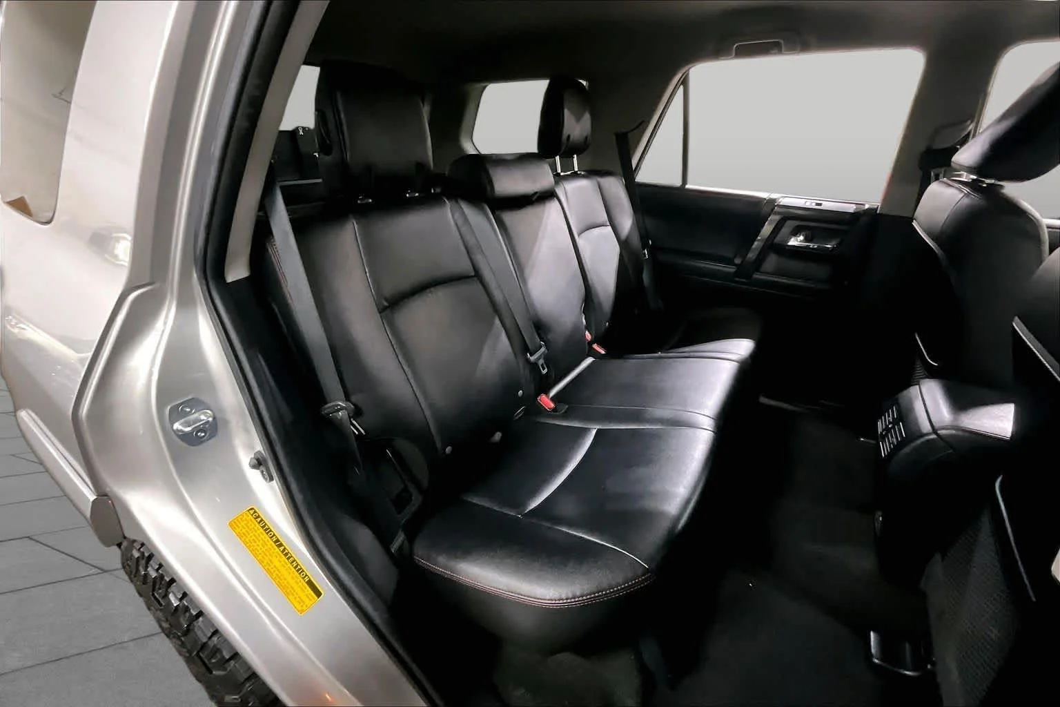 Used 2021 Classic Silver Metallic Toyota Venture image 20