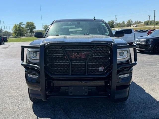 Used 2017 ONYX BLACK GMC NA image 9
