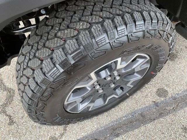 New 2026 Goldilocks Exterior Paint Jeep Sahara image 12