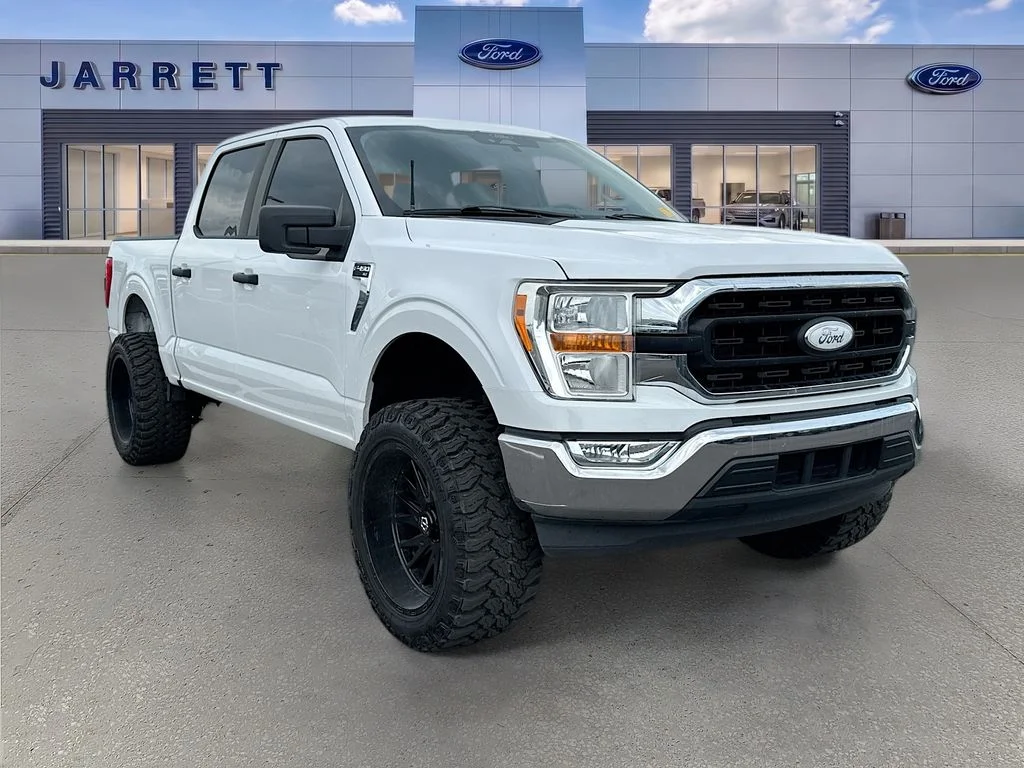 Used 2022 White Ford XLT image 1