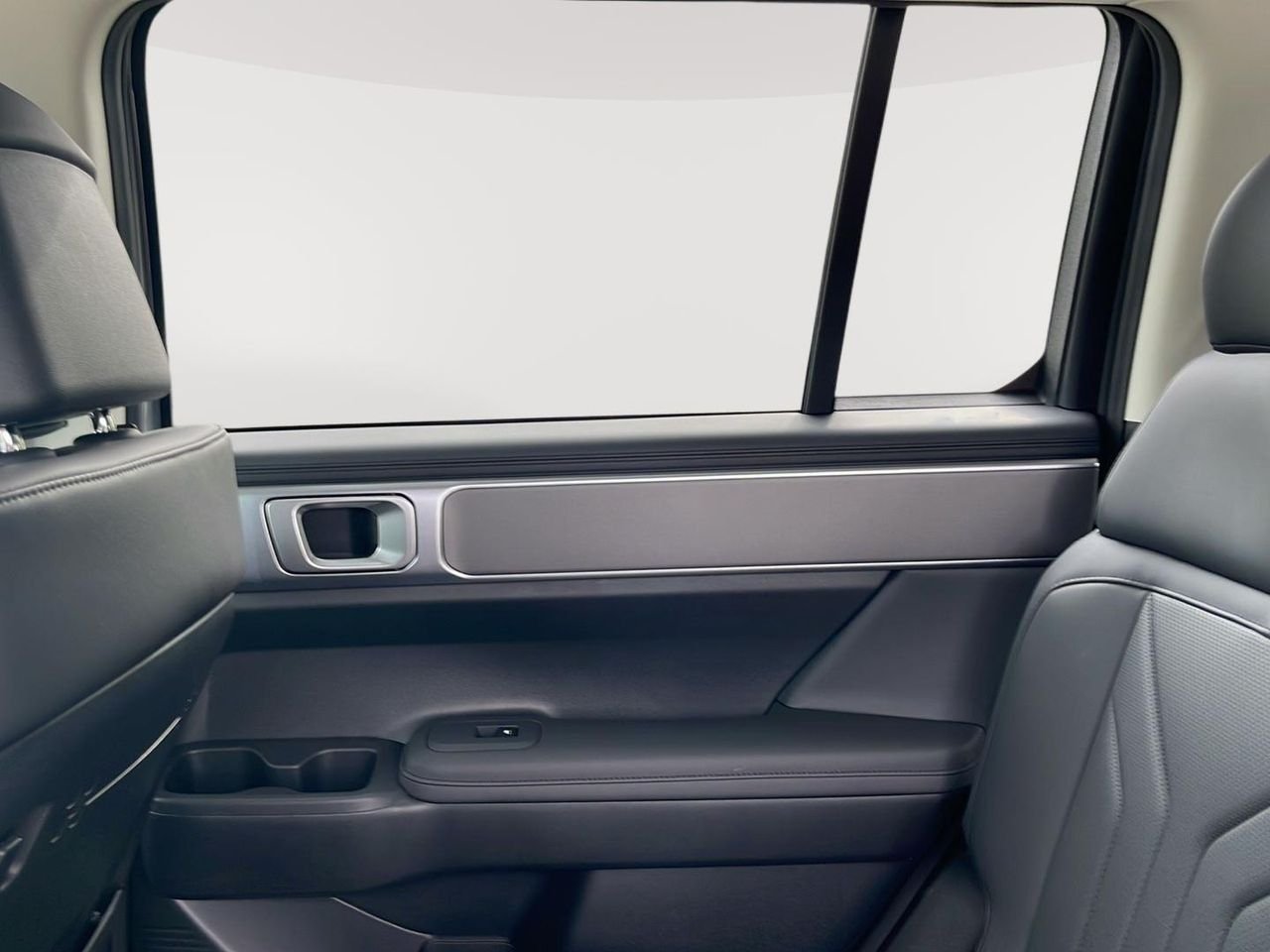 New 2026 Shimmering Silver Hyundai SEL image 47