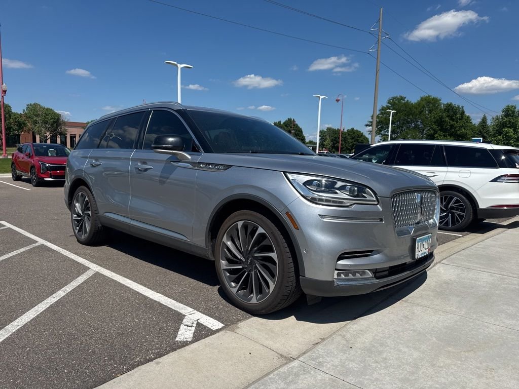Used 2020 Silver Lincoln Reserve image 1