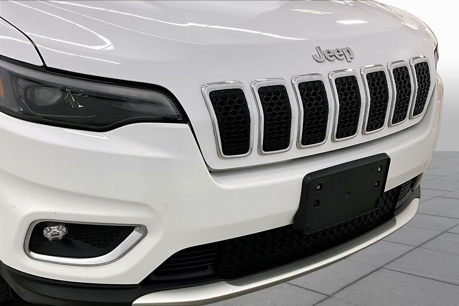 Used 2019 Bright White Clearcoat Jeep Limited image 30