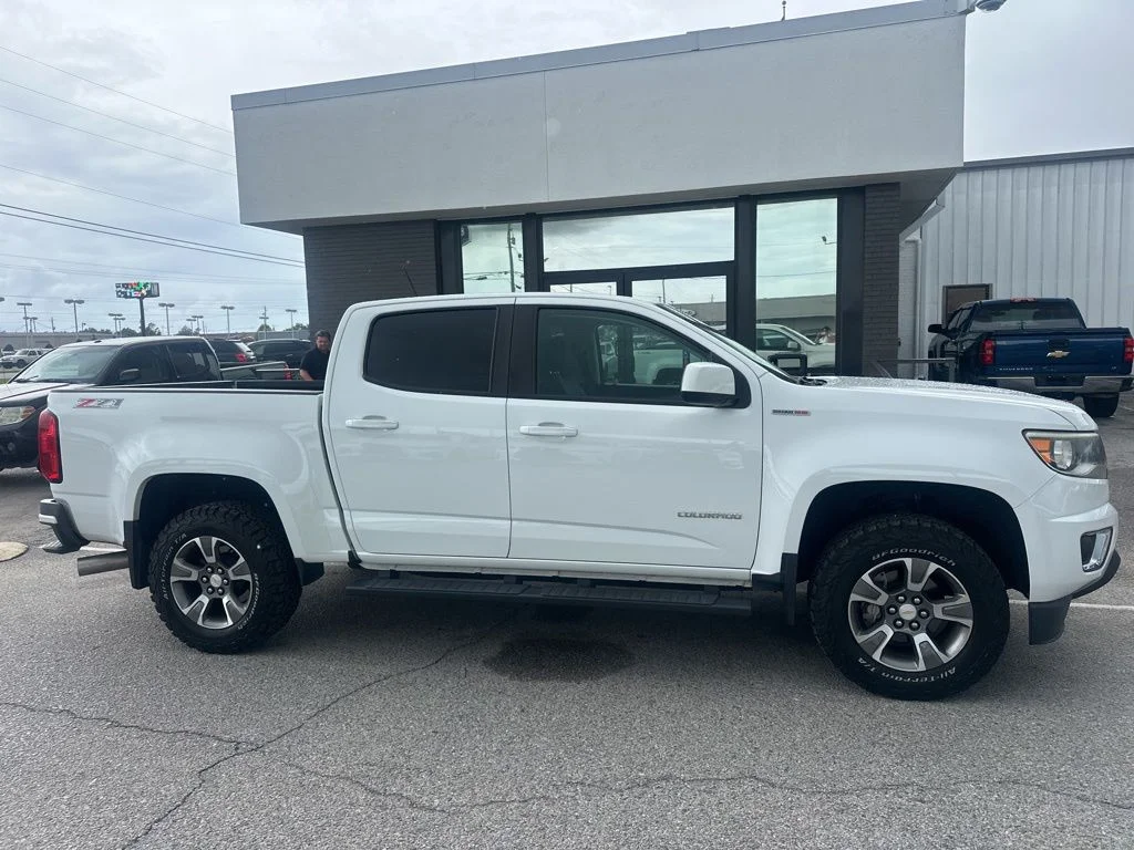 Used 2018 White Chevrolet Z71 image 4