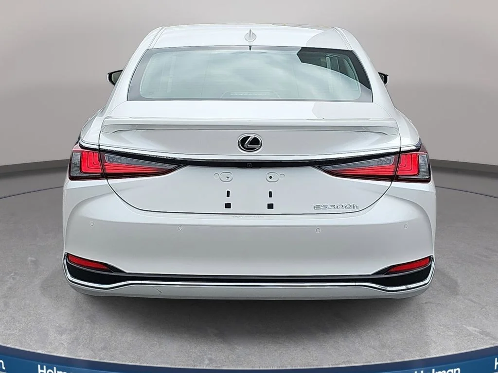 Used 2025 White Lexus 300h Luxury image 7