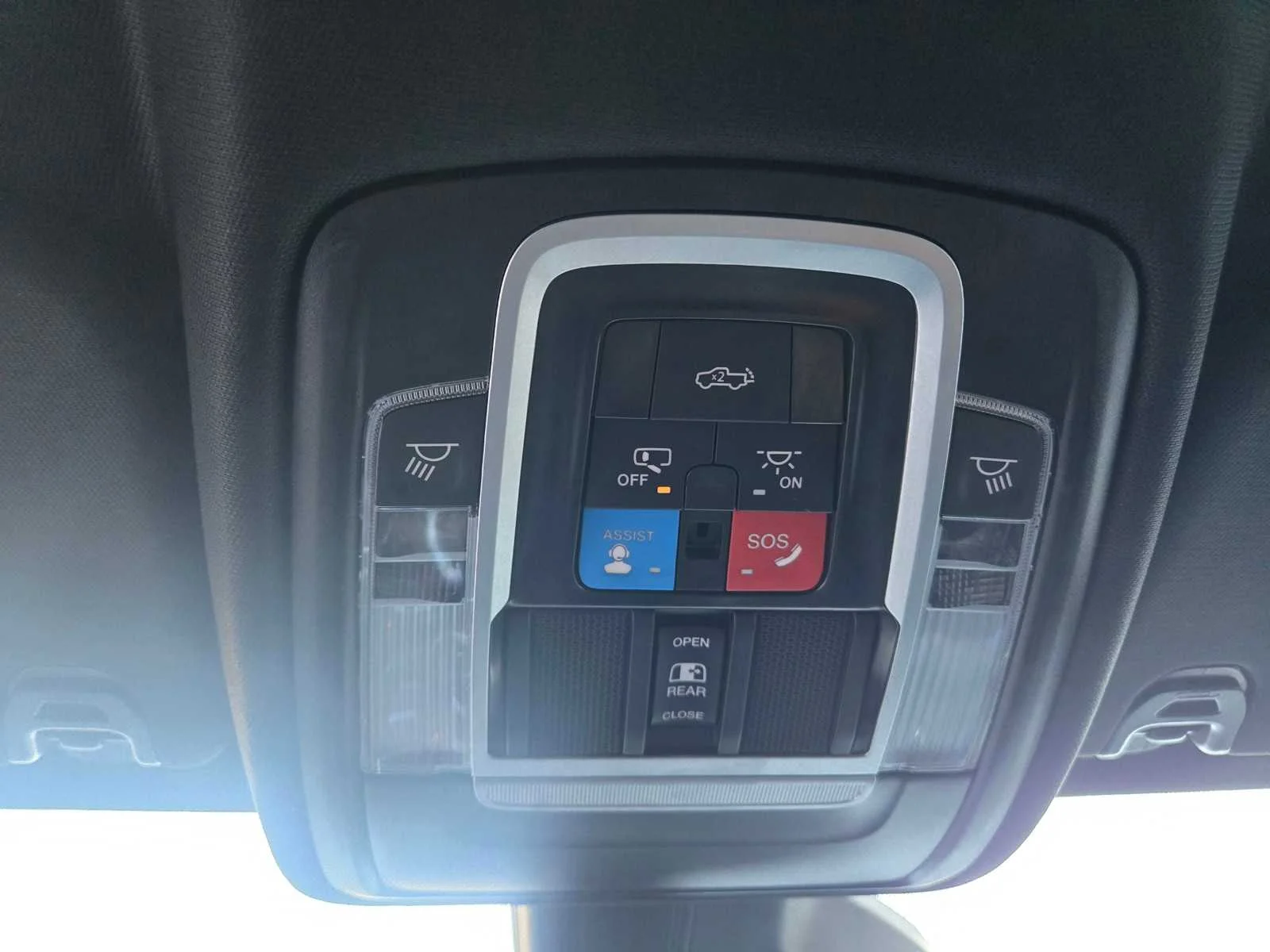 Used 2025  Ram Big Horn image 18