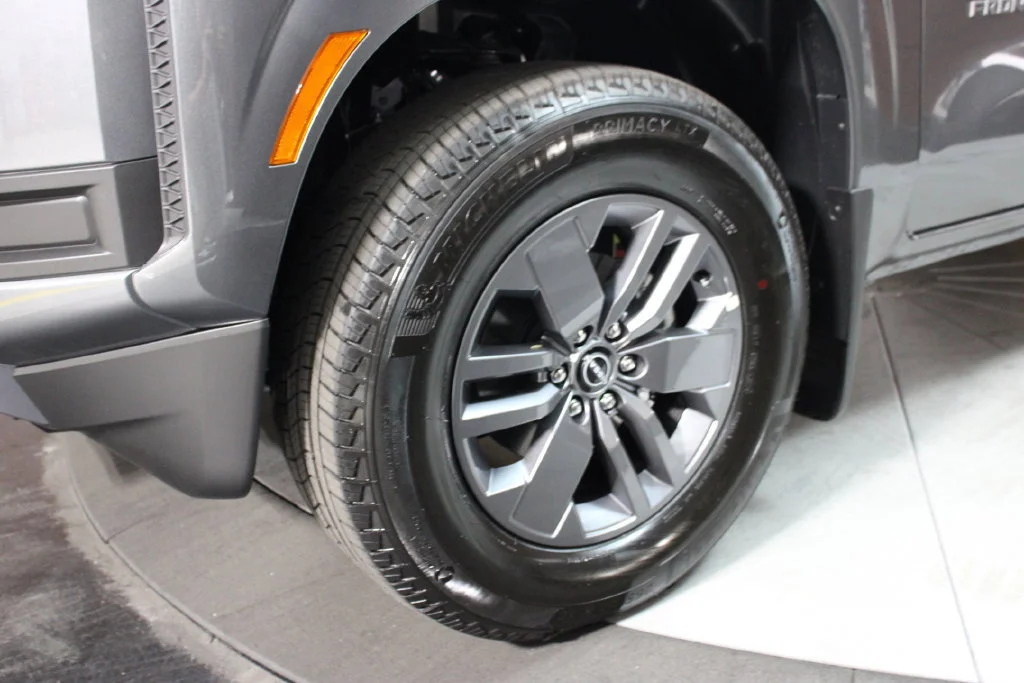 New 2027 Gun Metallic Nissan Crew Cab SV image 5