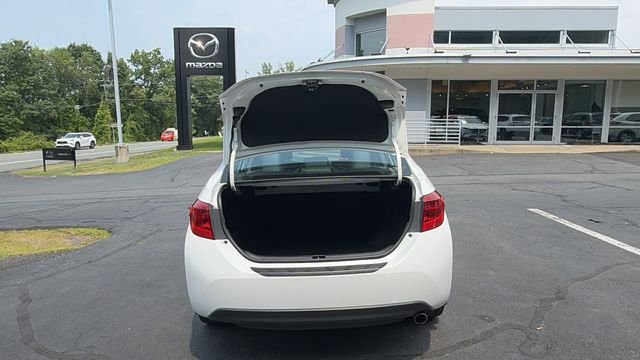 Used 2018 White Toyota SE image 14