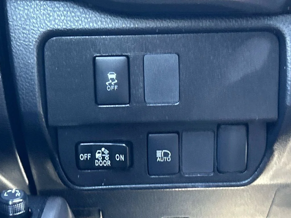 Used 2020 White Toyota SR5 image 24