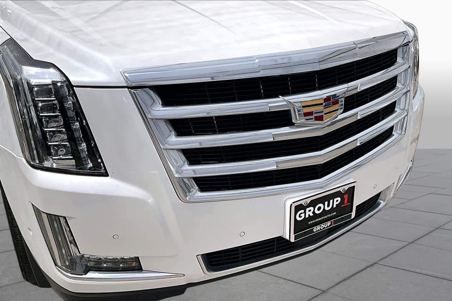 Used 2020 Crystal White Tricoat Cadillac Premium Luxury image 29