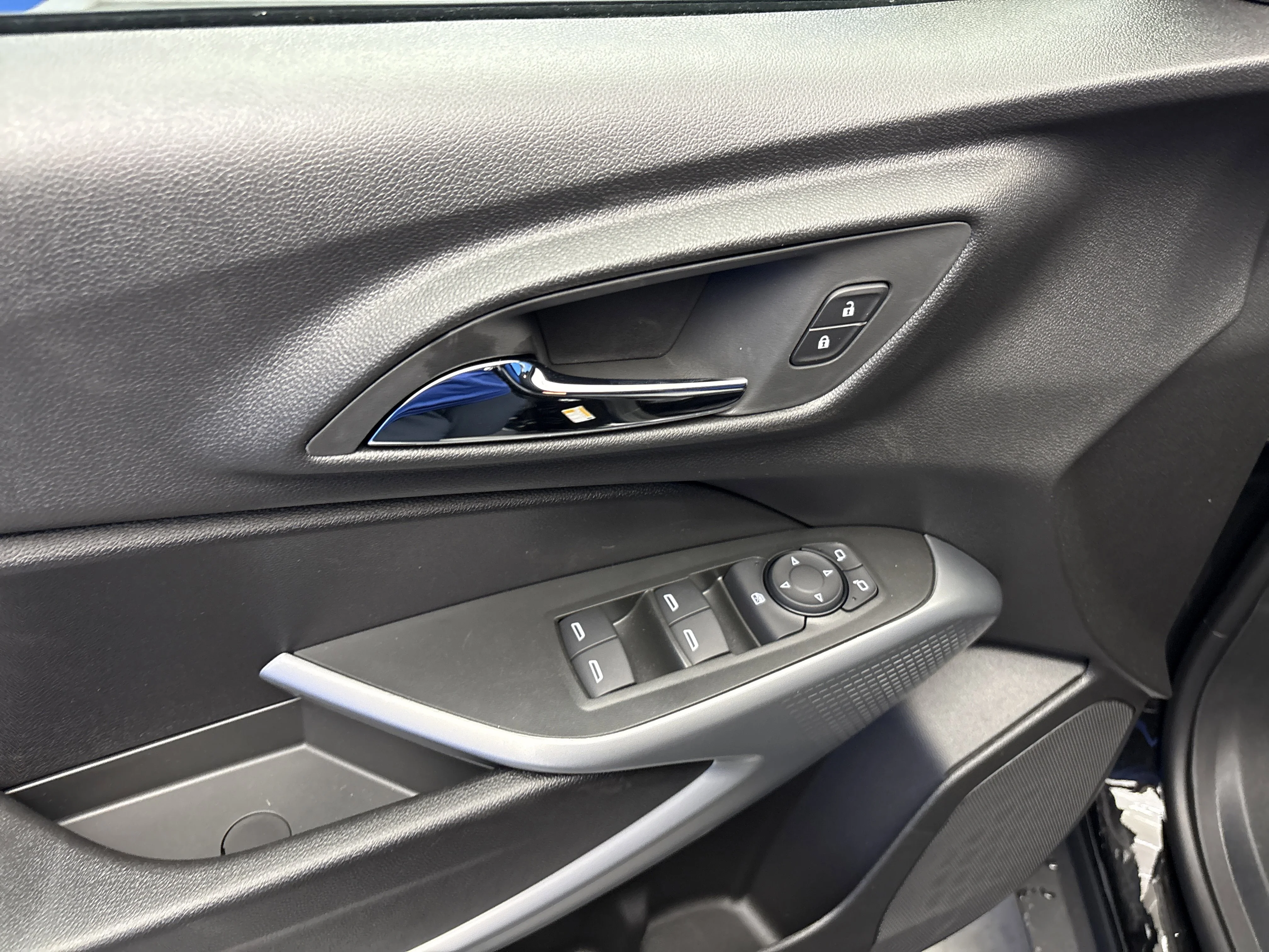 2026 Chevrolet Trax LS - Photo 10