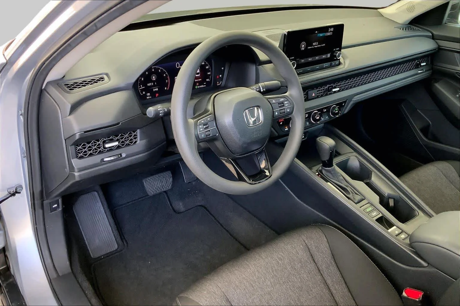 Used 2025 Solar Silver Metallic Honda SE image 28