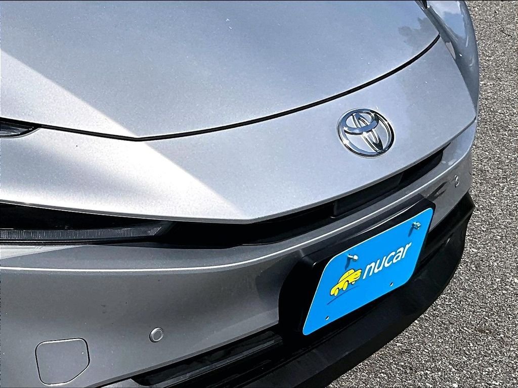 Used 2023  Toyota LE image 32